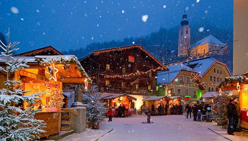1 Salzburger Bergadvent Marktplatz Abend