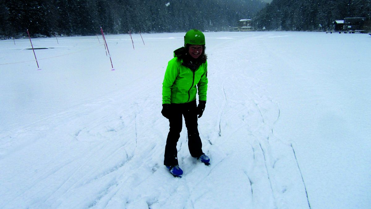 Ninas Freude auf der Natureisbahn Tristacher See