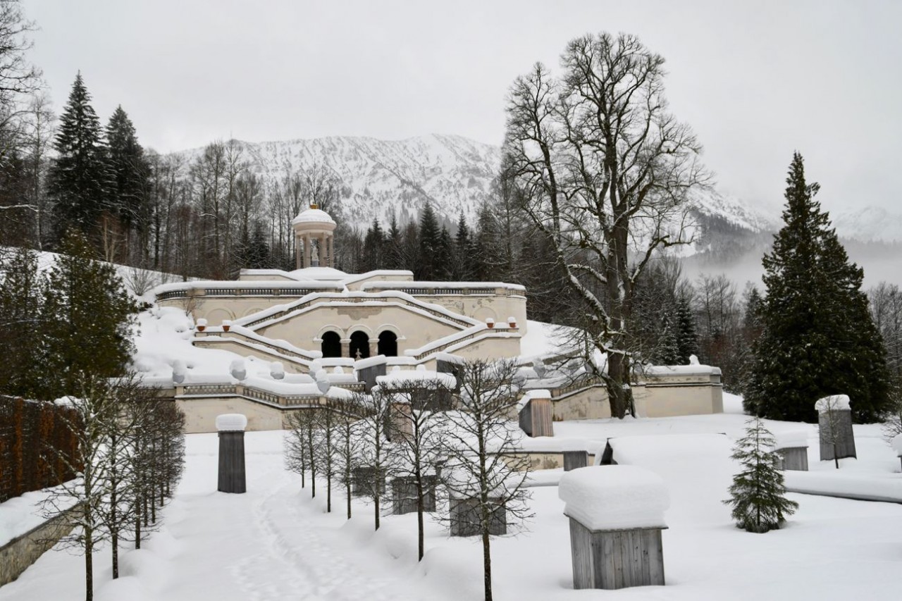 Verschneites Schloss Linderhof