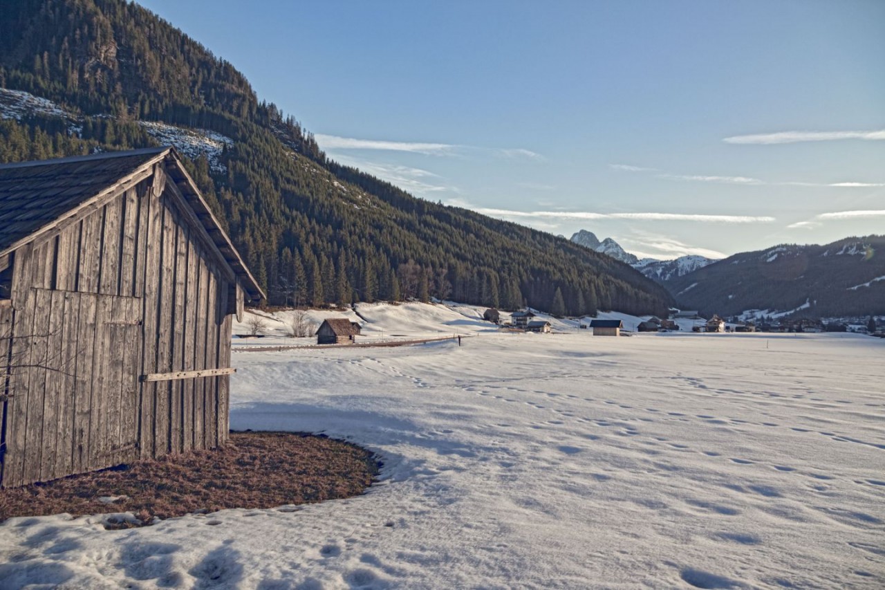 Huette mit Schnee